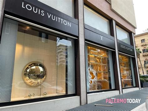 sfondo louis vuitton viola|Parigi, furto nel negozio di Louis Vuitton: come a Roma i .